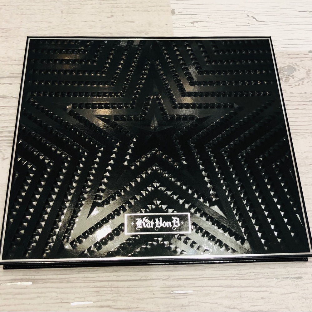 SOLD Kat Von D Star Studded Eyeshadow Book - Picture 5 of 7